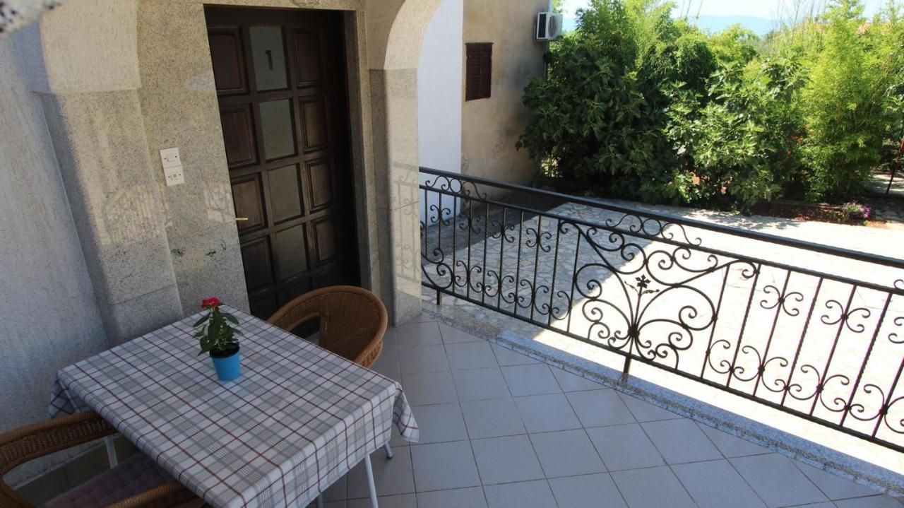 Apartments Eva Malinska Extérieur photo