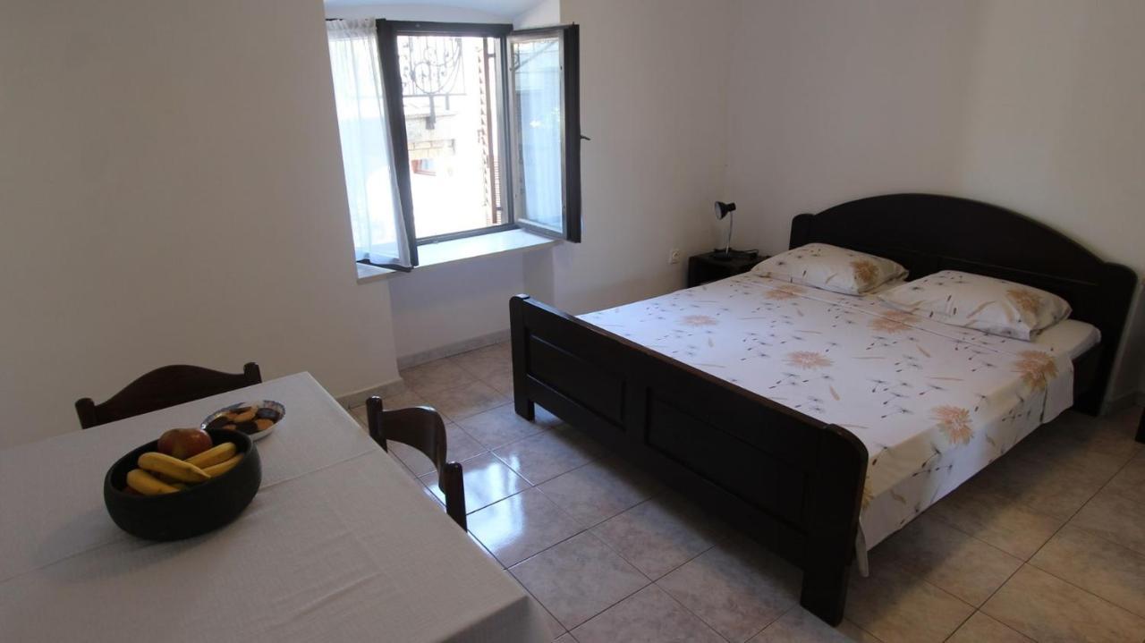 Apartments Eva Malinska Extérieur photo