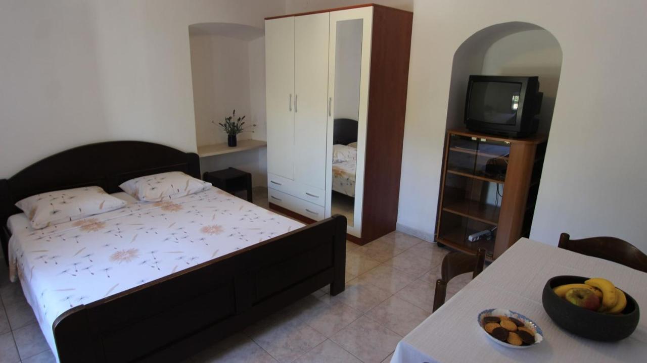Apartments Eva Malinska Extérieur photo