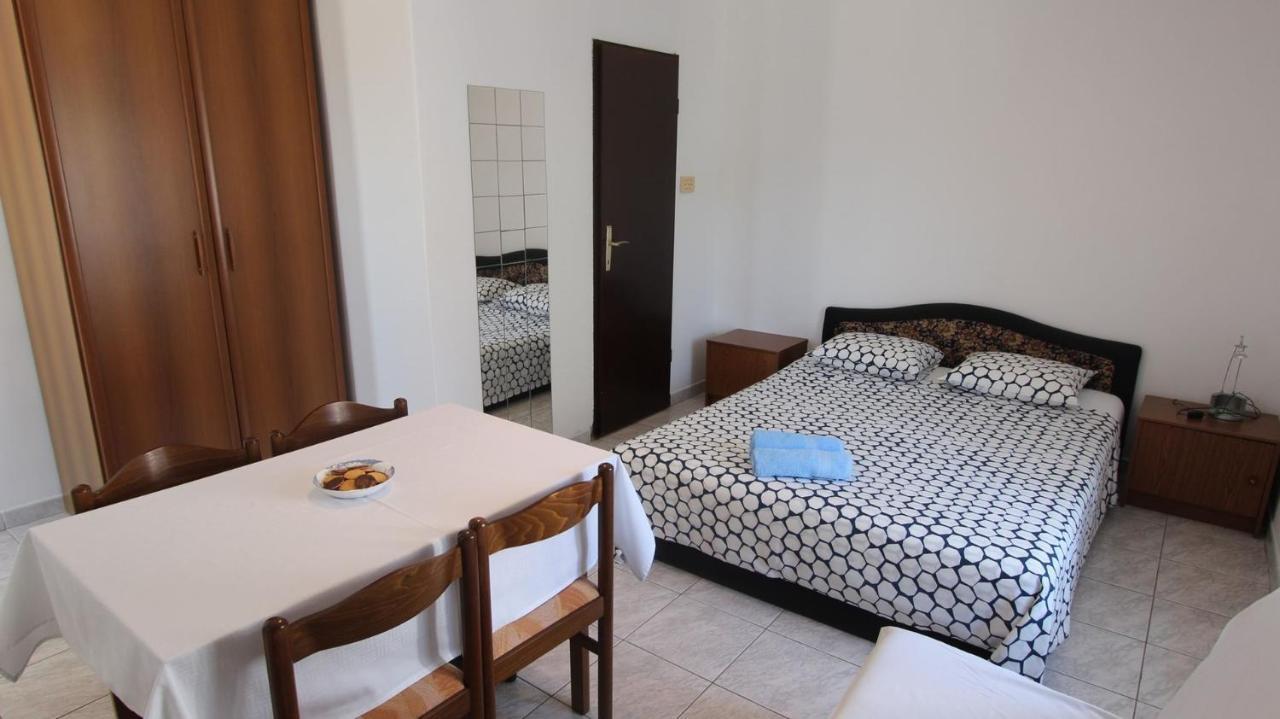 Apartments Eva Malinska Extérieur photo