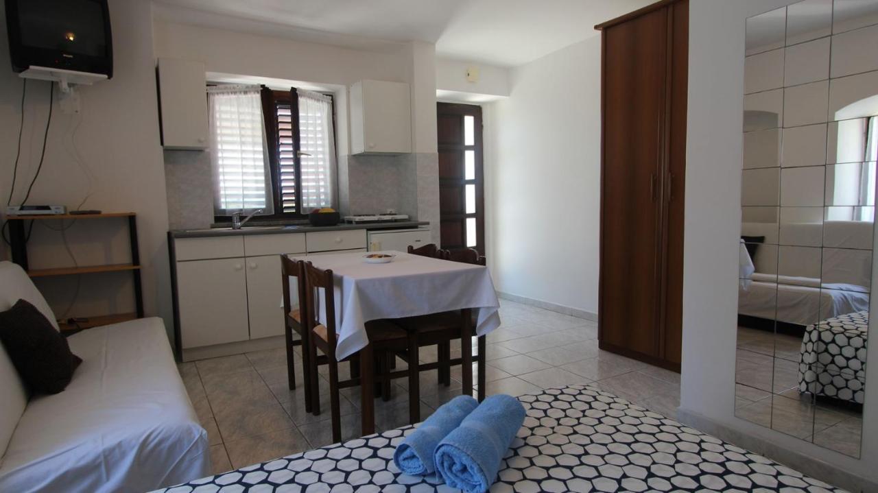 Apartments Eva Malinska Extérieur photo