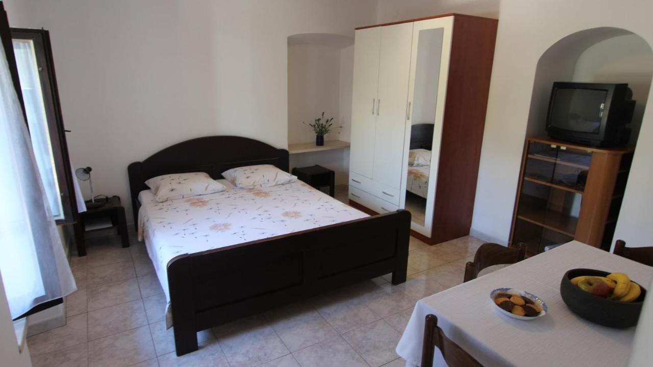 Apartments Eva Malinska Extérieur photo